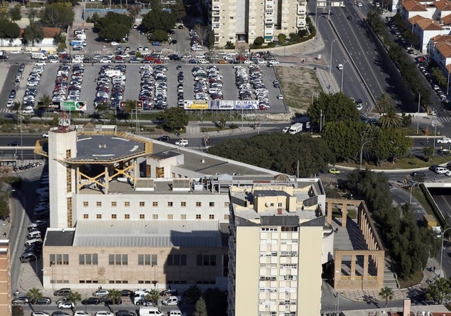 La explanada de la Plaza Manuel Azaña que actualmente sirve de parking acogerá la construcción del CaixaForum.