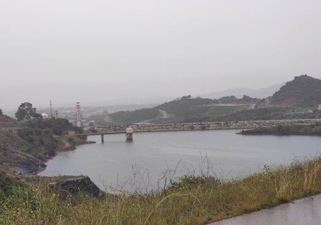 El embalse del Tomillar o de Pilones está justo al lado de la futura desalobradora.