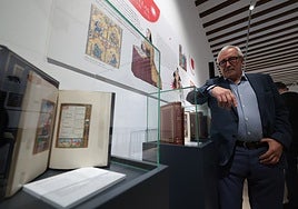 Manuel Moleiro ha dedicado más de 30 años a la reproducción de códices ilustres.