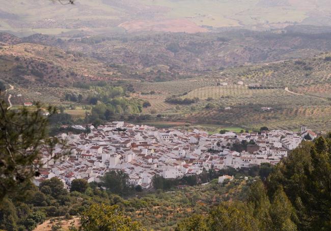 Vista panorámica de El Burgo en el ecuador de la ruta