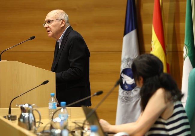 Justo Navarro, durante el pregón inaugural de la 53 Feria del Libro.