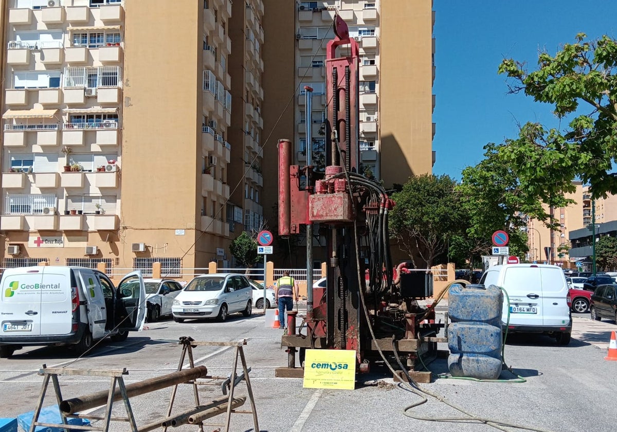 La maquinaria ya se ha instalado este jueves, a la vez que ha comenzado el desalojo del aparcamiento.