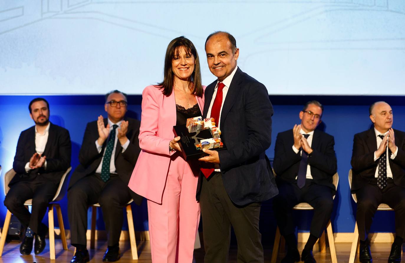 Reconocidos en la gala: Ana María Sánchez Tejeda, primera mujer decana de la Facultad; Guillermina Martín Reyes, primera mujer catedrática de la UMA; Sergio Corral Delgado, director de la Fundación Unicaja; Juan Ignacio Zafra Becerra, director territorial de CaixaBank en Andalucía; Daniel Pastor Vega, promotor de la Fundación «Daniel Pastor»; Antonio Suárez Chamorro, artista plástico, Carolina España Reina, consejera de Economía, Hacienda y Fondos Europeos. Arturo Bernal Bergua. Consejero de Turismo, Cultura y Deporte; Alberto Garzón Espinosa, ha sido ministro de Consumo y coordinador de IU. Isidro Rubiales Gil, consejero delegado de Unicaja Banco; José Manuel Rando Cano, Comisario jefe de Marbella; Rafael Pérez Peña, decano del Cuerpo Consular y es Cónsul de Portugal; Teresa Dabán Sánchez, representante residente del FMI en Nepal; Fernando Hardasmal Barrera, vicepresidente de DEKRA.