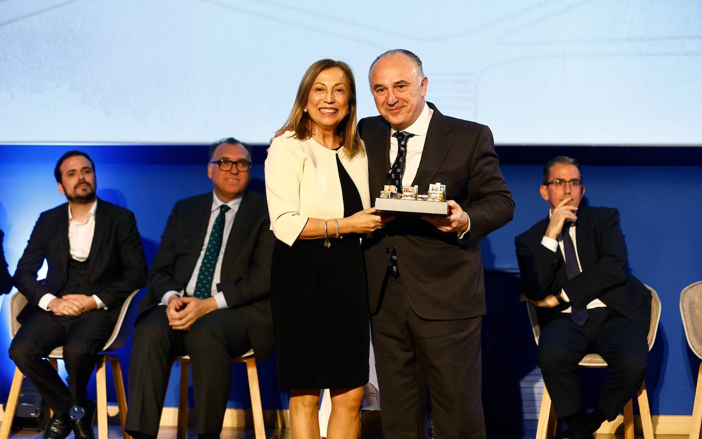 Reconocidos en la gala: Ana María Sánchez Tejeda, primera mujer decana de la Facultad; Guillermina Martín Reyes, primera mujer catedrática de la UMA; Sergio Corral Delgado, director de la Fundación Unicaja; Juan Ignacio Zafra Becerra, director territorial de CaixaBank en Andalucía; Daniel Pastor Vega, promotor de la Fundación «Daniel Pastor»; Antonio Suárez Chamorro, artista plástico, Carolina España Reina, consejera de Economía, Hacienda y Fondos Europeos. Arturo Bernal Bergua. Consejero de Turismo, Cultura y Deporte; Alberto Garzón Espinosa, ha sido ministro de Consumo y coordinador de IU. Isidro Rubiales Gil, consejero delegado de Unicaja Banco; José Manuel Rando Cano, Comisario jefe de Marbella; Rafael Pérez Peña, decano del Cuerpo Consular y es Cónsul de Portugal; Teresa Dabán Sánchez, representante residente del FMI en Nepal; Fernando Hardasmal Barrera, vicepresidente de DEKRA.