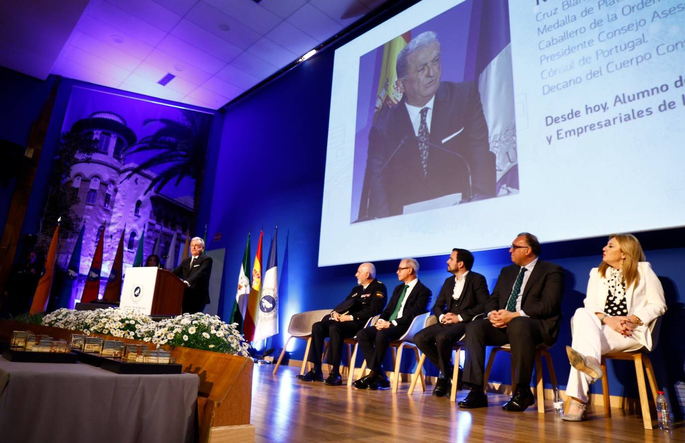 Reconocidos en la gala: Ana María Sánchez Tejeda, primera mujer decana de la Facultad; Guillermina Martín Reyes, primera mujer catedrática de la UMA; Sergio Corral Delgado, director de la Fundación Unicaja; Juan Ignacio Zafra Becerra, director territorial de CaixaBank en Andalucía; Daniel Pastor Vega, promotor de la Fundación «Daniel Pastor»; Antonio Suárez Chamorro, artista plástico, Carolina España Reina, consejera de Economía, Hacienda y Fondos Europeos. Arturo Bernal Bergua. Consejero de Turismo, Cultura y Deporte; Alberto Garzón Espinosa, ha sido ministro de Consumo y coordinador de IU. Isidro Rubiales Gil, consejero delegado de Unicaja Banco; José Manuel Rando Cano, Comisario jefe de Marbella; Rafael Pérez Peña, decano del Cuerpo Consular y es Cónsul de Portugal; Teresa Dabán Sánchez, representante residente del FMI en Nepal; Fernando Hardasmal Barrera, vicepresidente de DEKRA.