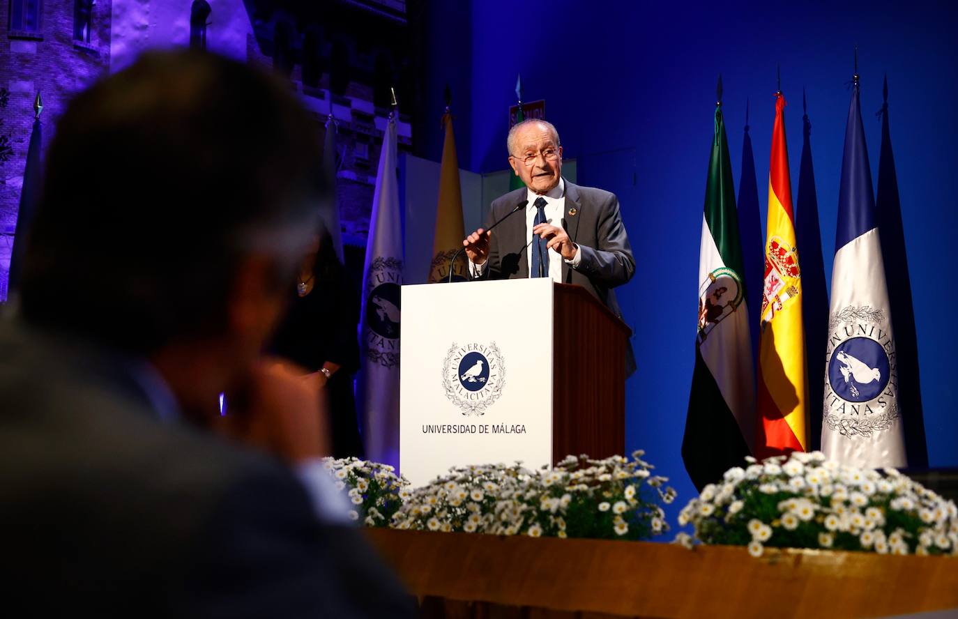 Reconocidos en la gala: Ana María Sánchez Tejeda, primera mujer decana de la Facultad; Guillermina Martín Reyes, primera mujer catedrática de la UMA; Sergio Corral Delgado, director de la Fundación Unicaja; Juan Ignacio Zafra Becerra, director territorial de CaixaBank en Andalucía; Daniel Pastor Vega, promotor de la Fundación «Daniel Pastor»; Antonio Suárez Chamorro, artista plástico, Carolina España Reina, consejera de Economía, Hacienda y Fondos Europeos. Arturo Bernal Bergua. Consejero de Turismo, Cultura y Deporte; Alberto Garzón Espinosa, ha sido ministro de Consumo y coordinador de IU. Isidro Rubiales Gil, consejero delegado de Unicaja Banco; José Manuel Rando Cano, Comisario jefe de Marbella; Rafael Pérez Peña, decano del Cuerpo Consular y es Cónsul de Portugal; Teresa Dabán Sánchez, representante residente del FMI en Nepal; Fernando Hardasmal Barrera, vicepresidente de DEKRA.