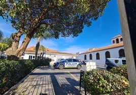 Vehículos del Cuerpo estacionados en la Jefatura de la Policía Local de Torremolinos.