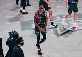 Carter celebra uno de sus triples durante el partido.