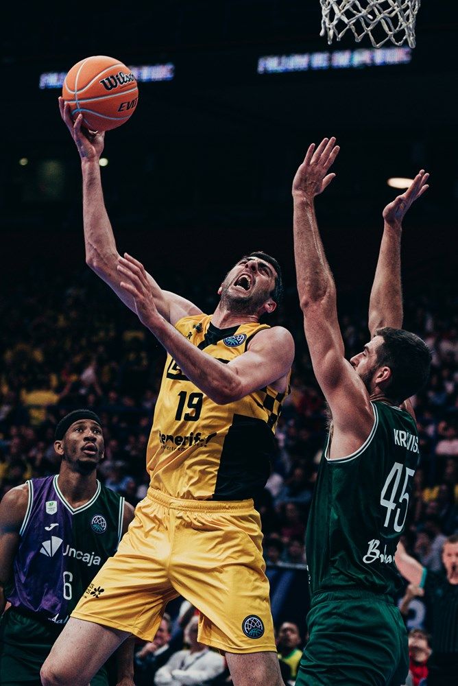 La final de la Basketball Champions League entre el Tenerife y el Unicaja, en imágenes