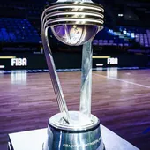 EL trofeo de la Copa Intercontinental de la FIBA.