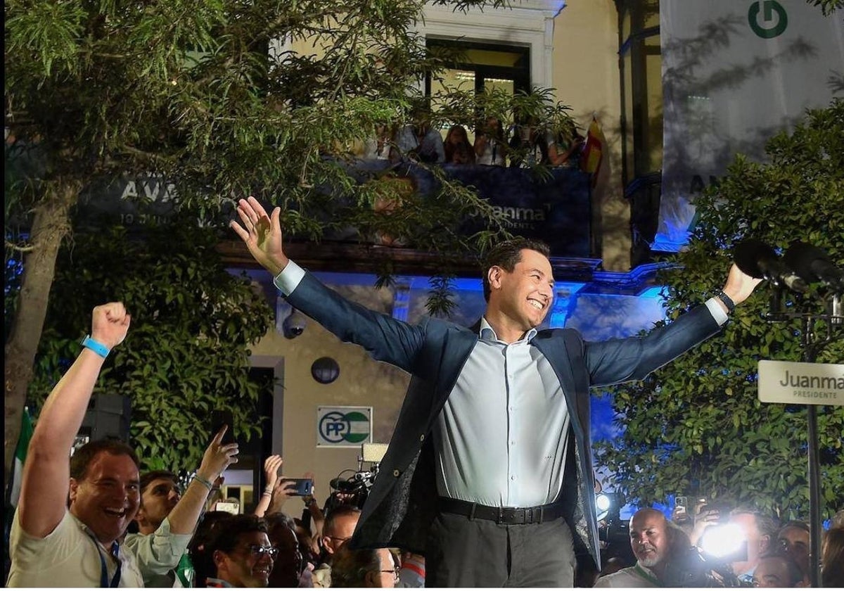 Juanma Moreno celebra su victoria electoral de junio de 2022.