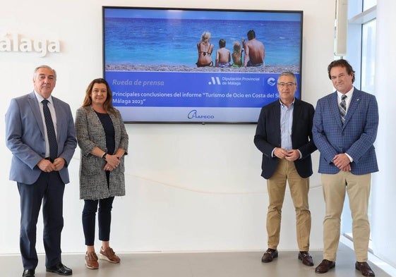 Díaz, González, Salado y Yagüe, antes de la presentación del informe.