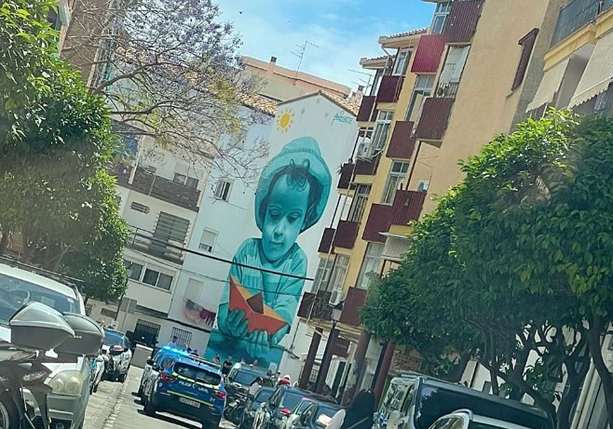 Imagen del despliegue policial tras el aviso.