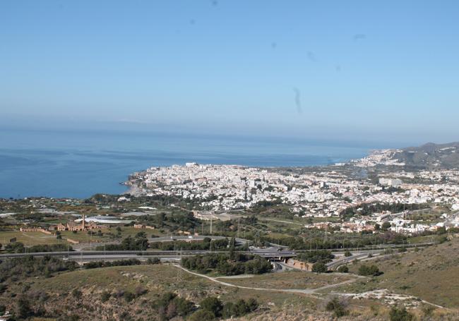 Desde la parte más elevada del sendero se tienen amplias vistas de la costa oriental