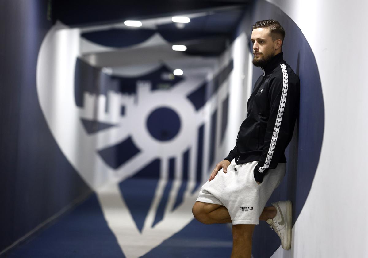 Imagen principal - Más momentos de la entrevista a Genaro en La Rosaleda.