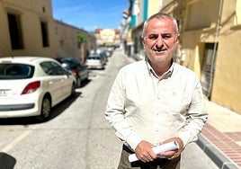 El edil de Infraestructuras, Jesús María Claros, en una de las calles en las que se ha actuado.