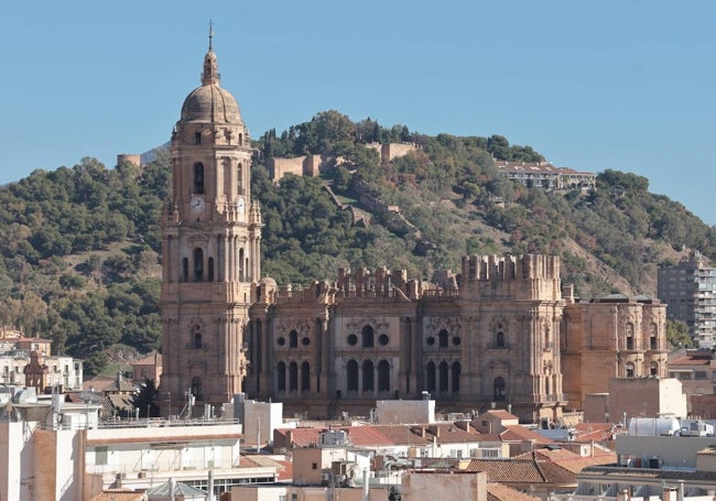 Fachada de la Catedral, en la que se aprecia el frontis a medio hacer.