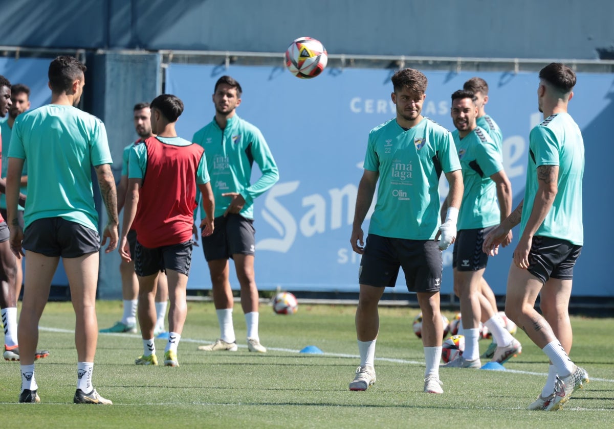 Jugadores del Málaga durante un entrenamiento de la semana.