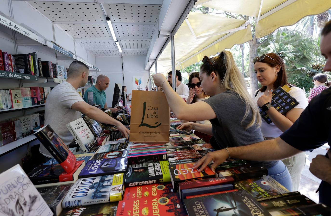 Jornada del sábado en la Feria del Libro de Málaga en el parque