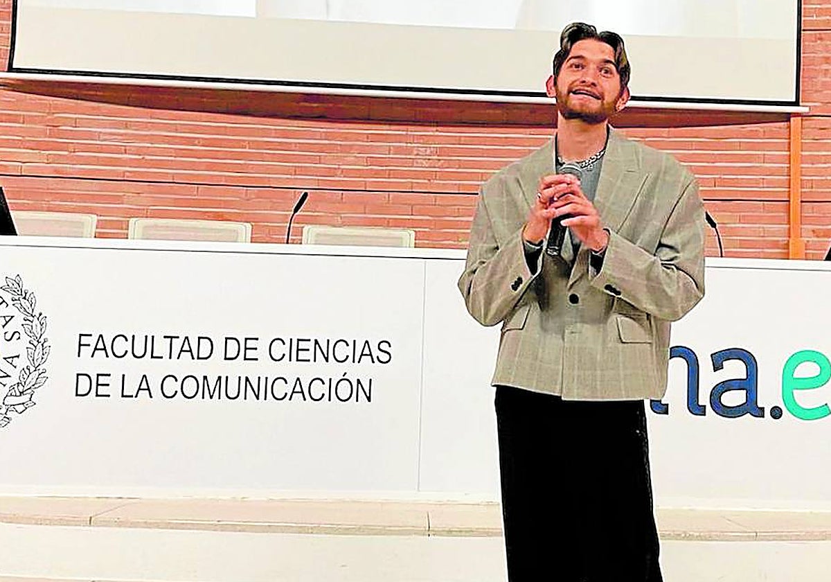 Emilio Núñez, durante la presentación de 'Si me dejas' en la Facultad de Comunicación.