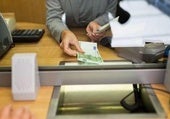 Estos son los clientes que no tienen que pagar comisión a su banco por sacar dinero en ventanilla