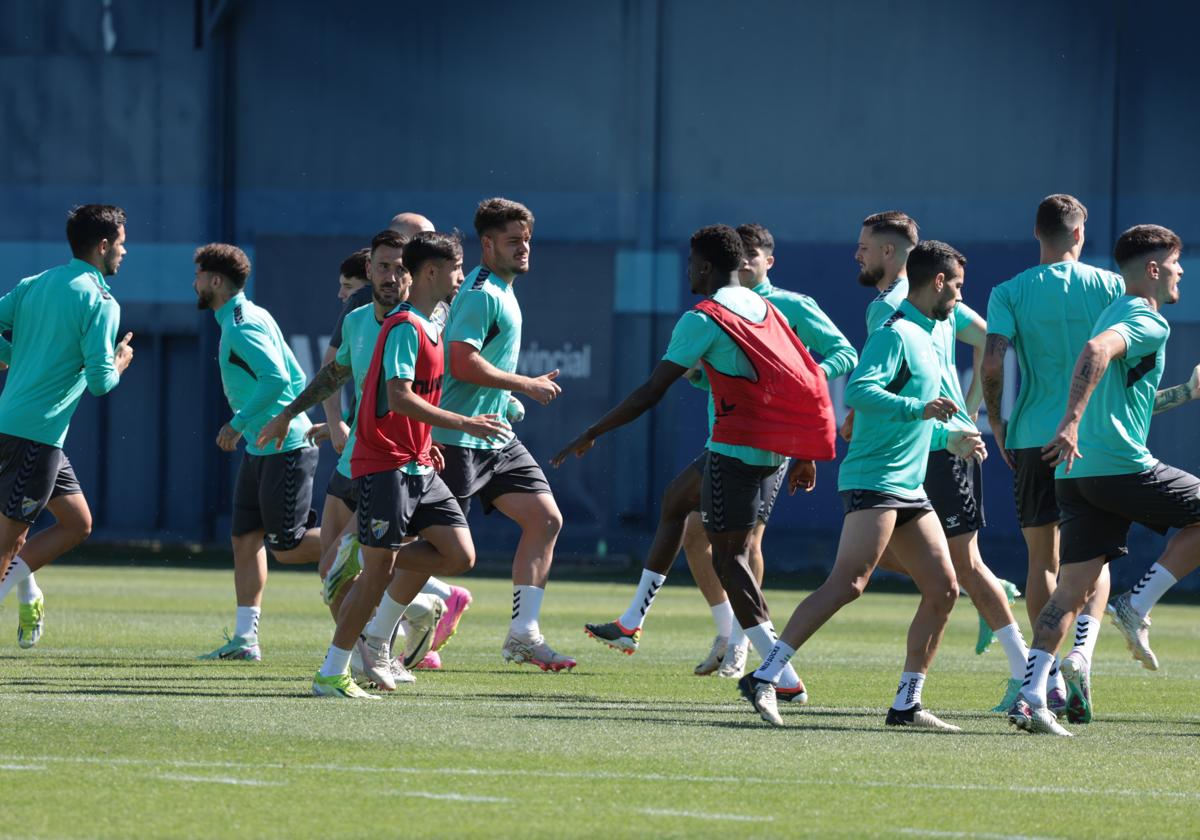 Jugadores del Málaga en un entrenamiento reciente en el Anexo de La Rosaleda.