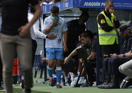 Ramón se retira del terreno de juego cabizbajo tras lesionarse en el partido contra el Mérida.