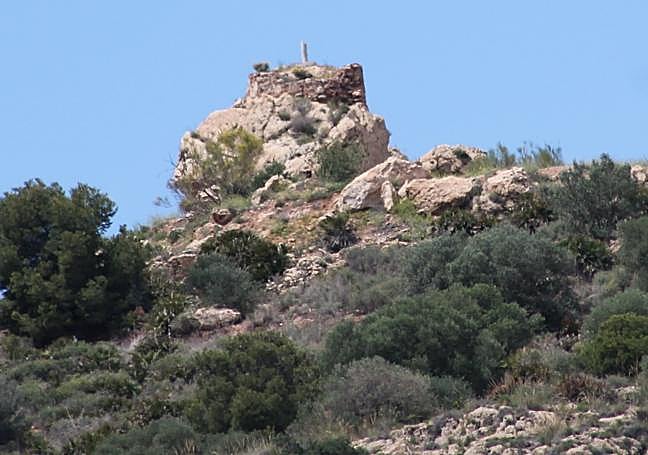 Entre los vestigios del pasado se conserva la base de la torre medieval del Prado.