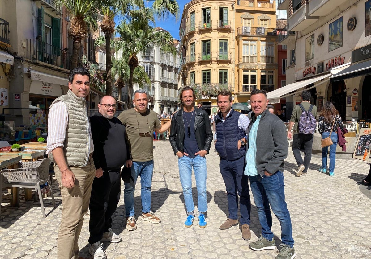 Maldonado, Sabastro, Estacio, Barea, Jimeno y Chemes, en la plaza del Carbón.