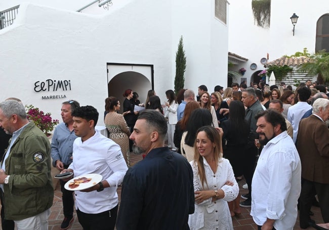 Ambiente durante la inauguración de El Pimpi Marbella.