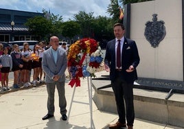 El alcalde macharatungo, Antonio Campos, junto a su homólogo de Pensacola, D.C. Reeves.