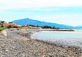 Playa, si se puede utilizar este término, de Guadalmina.