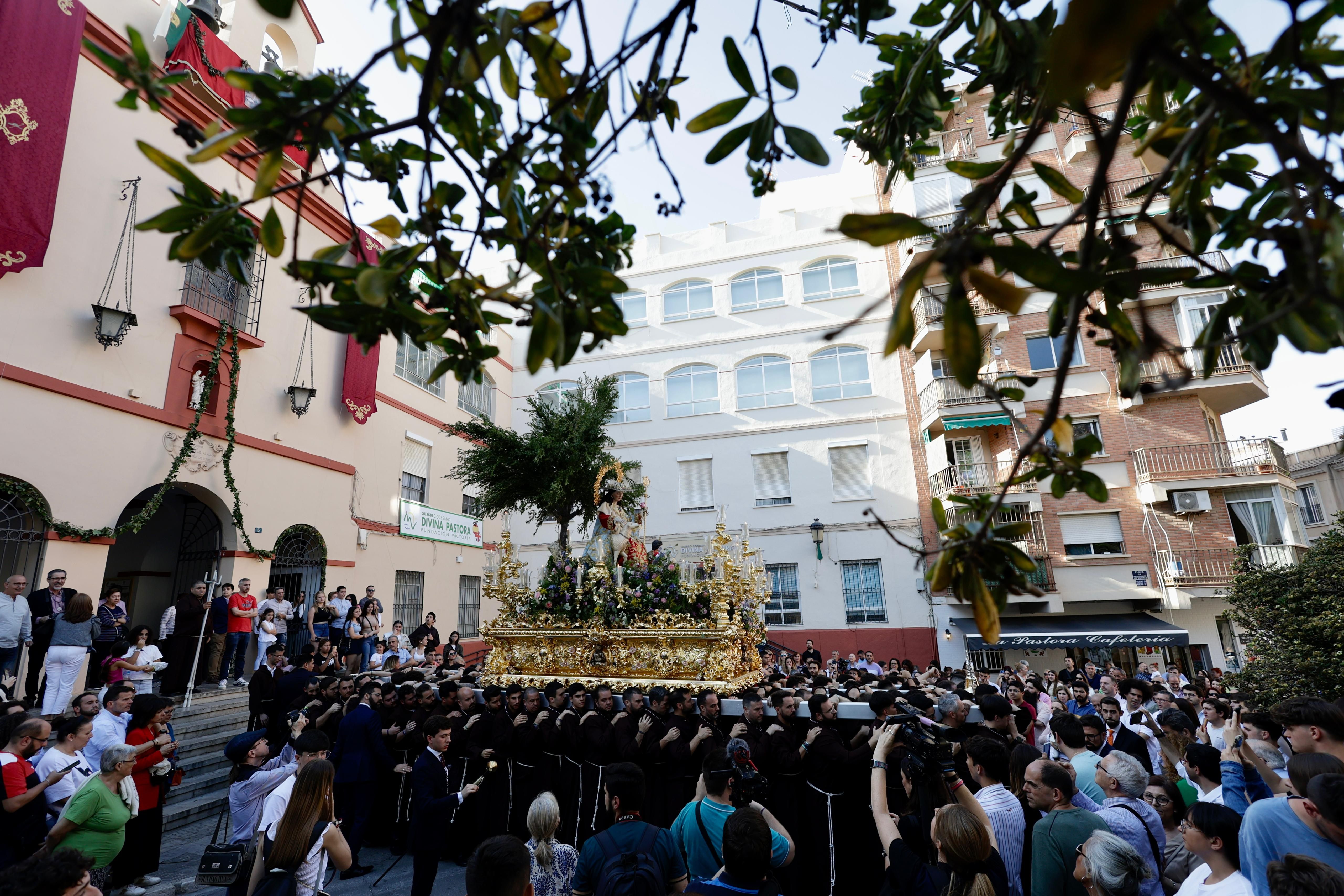 La procesión de la Divina Pastora, en imágenes