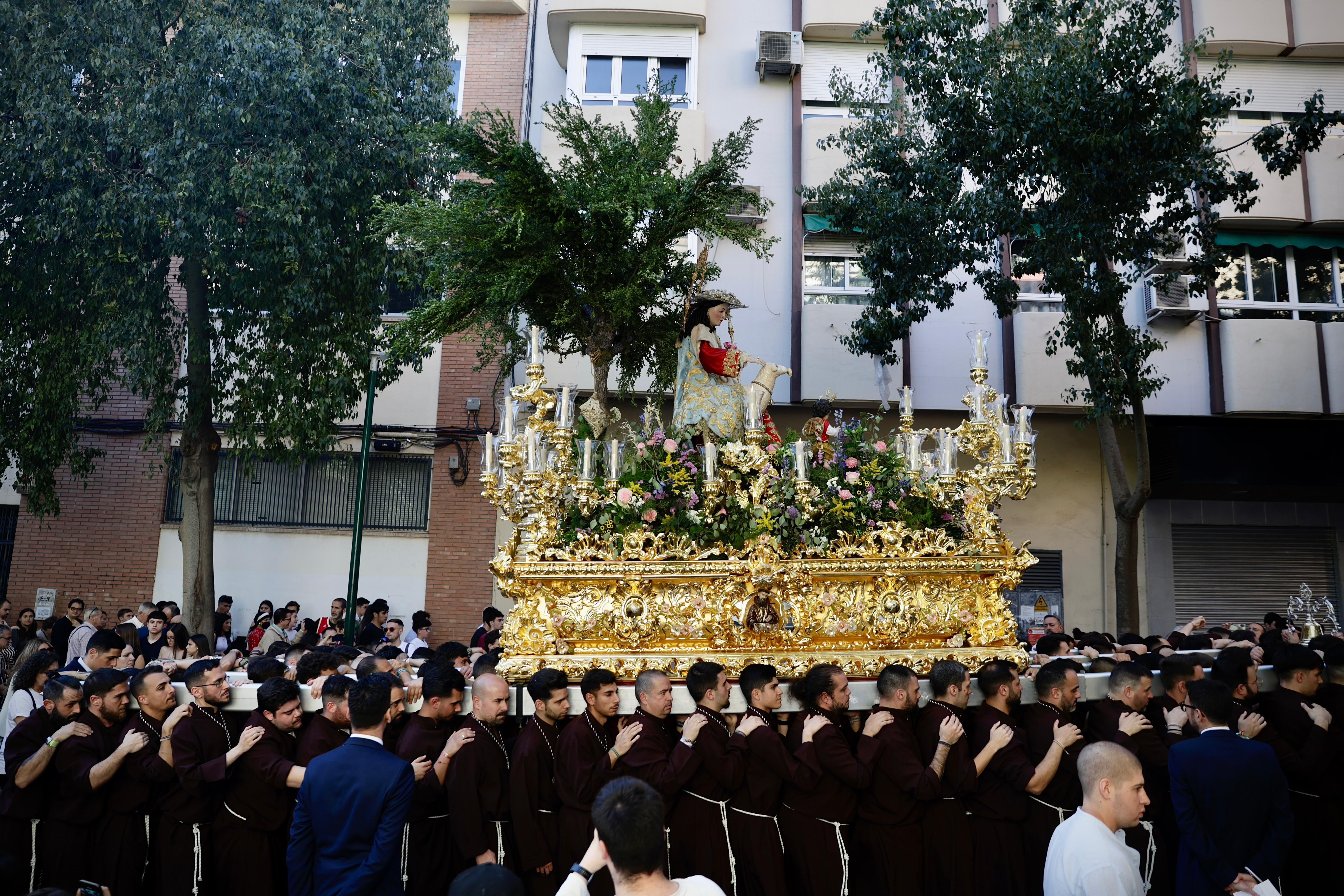 La procesión de la Divina Pastora, en imágenes