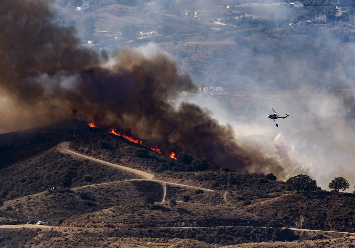 Imagen de un incendio forestal declarado en Mijas en noviembre del año pasado.