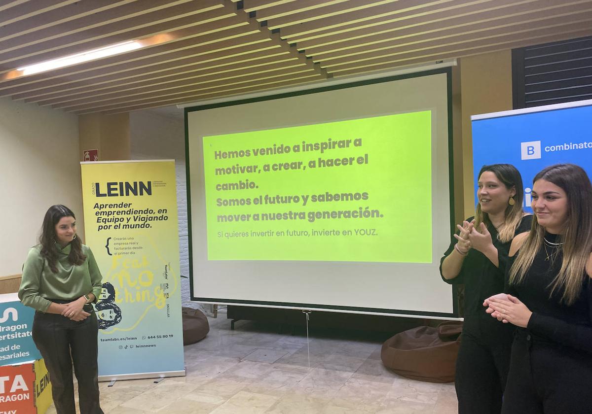 Jóvenes LEINNers presentando sus proyectos empresariales.