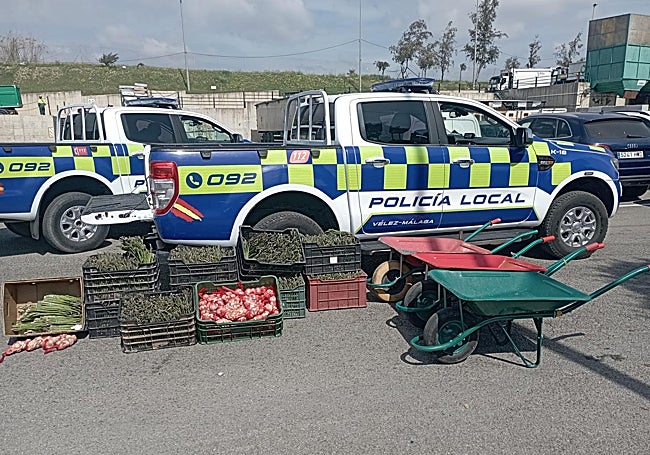 Imagen de la fruta intervenida por los agentes veleños en mercadillos.