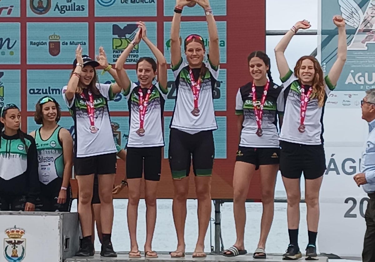 El equipo femenino de Serman Triatlón Marbella.