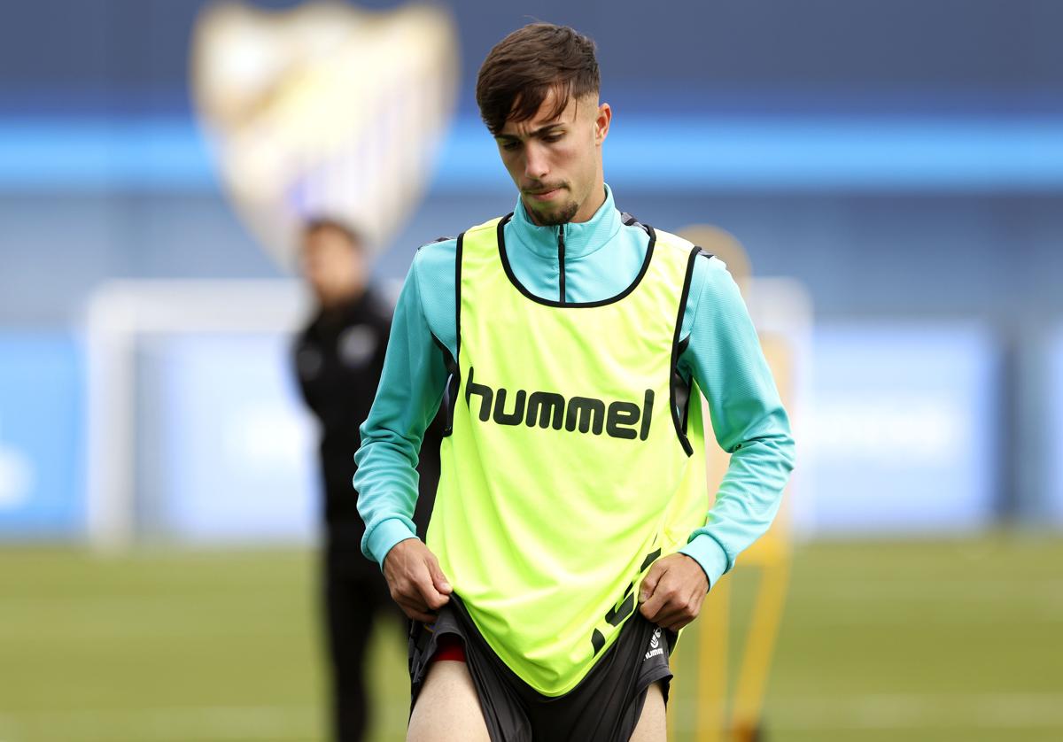 El jugador del Málaga, David Larrubia, en un entrenamiento de esta temporada.