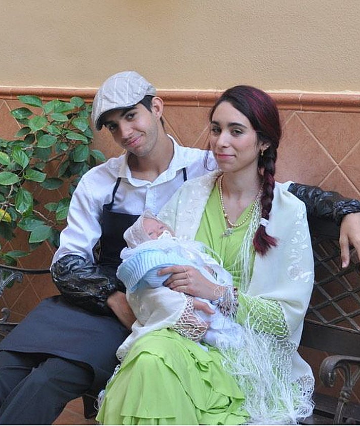 Imagen secundaria 2 - Los vecinos durante los ensayos de la obra teatral.