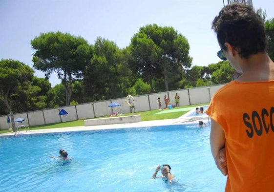 Las piscinas privadas se podrán llenar en Málaga, donde también se permite el uso de duchas