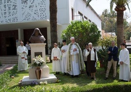 Momento de la bendición del busto de Madre Asunción realizado por el escultor malagueño Juan Vega.