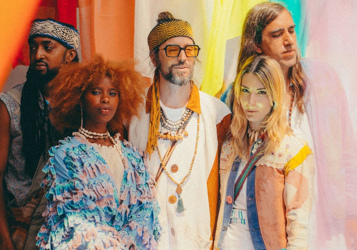 Sebastian Pringle, de Crystal Fighters: «Después de la malaria me siento mucho más presente en el grupo»