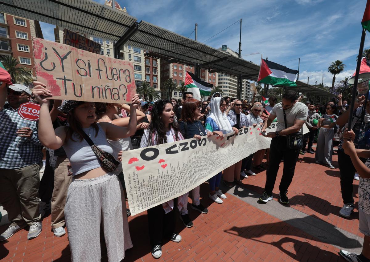 Imagen secundaria 1 - La manifestación propalestina quiere que la UMA rompa con Israel como las Universidades de Jaén y Granada