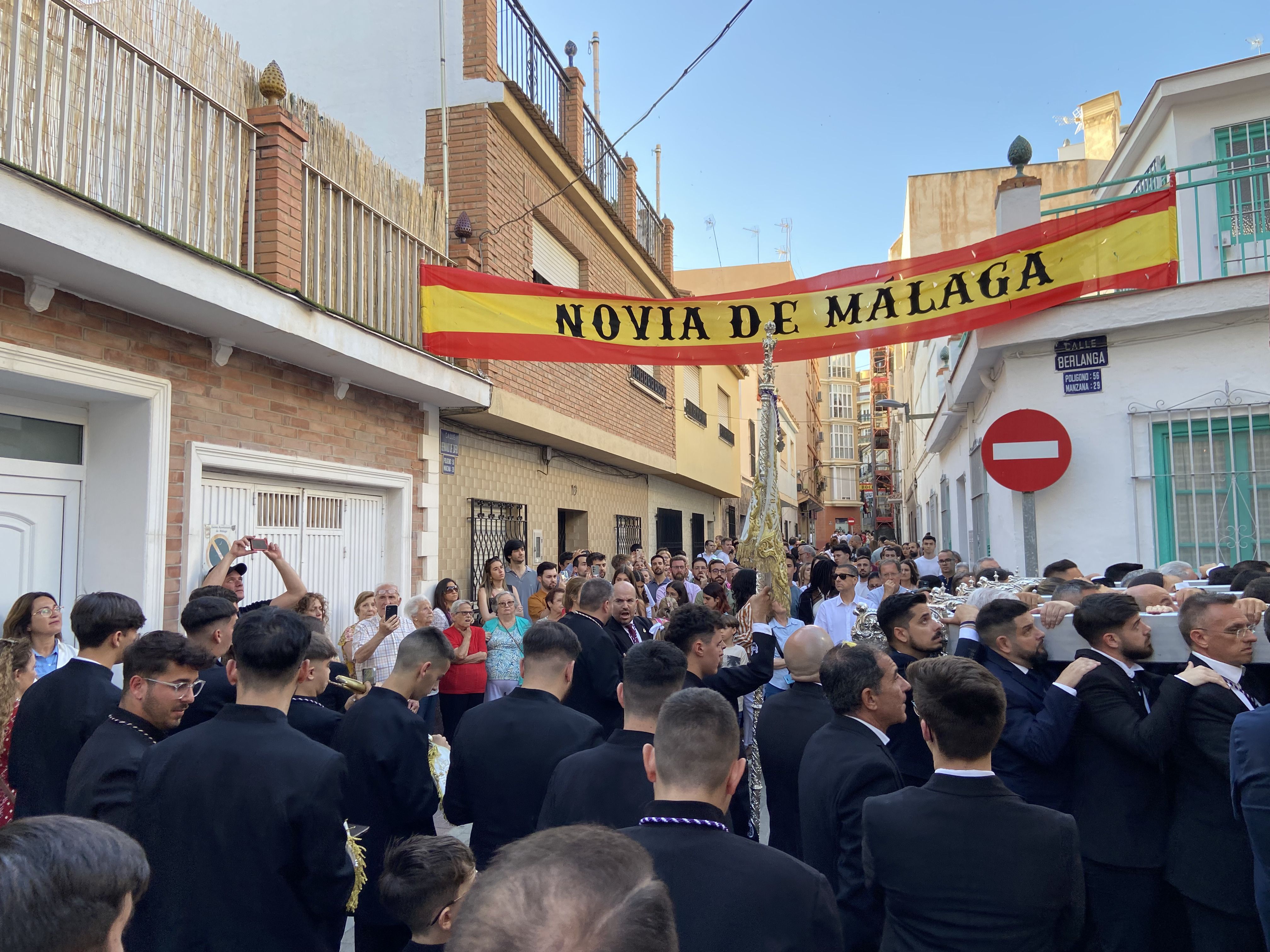 La Virgen del Rocío recorre su barrio por Pentecostés