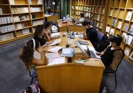 Un grupo de estudiantes, el pasado mes de agosto, cuando también abrieron las bibliotecas en horario especial.