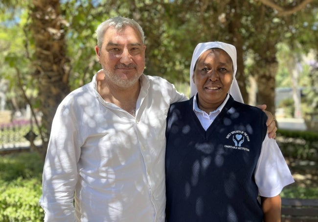 Coco San Emeterio y Sister Mary Musembi, esta mañana en el Paseo del Parque.