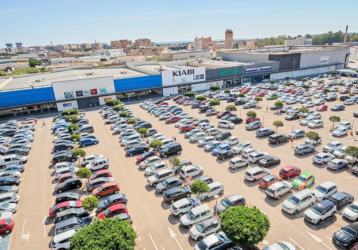 Zona comercial que va a ser transformada para albergar los cines.