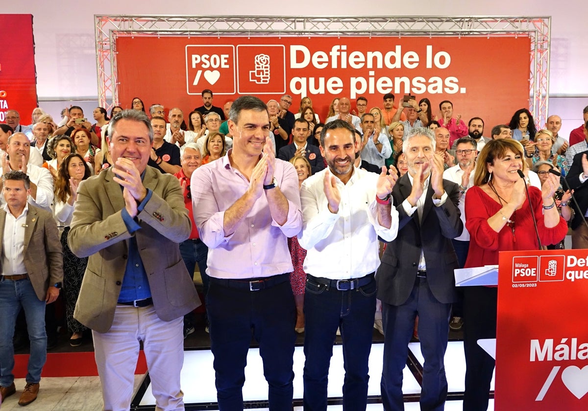 Pedro Sánchez junto a Juan Espadas y Dani Pérez en un mitin de las elecciones municipales del pasado año.