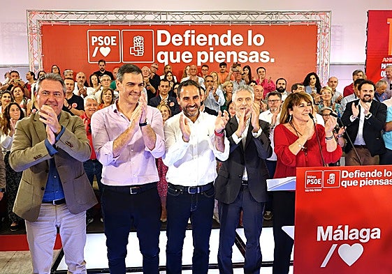 Pedro Sánchez junto a Juan Espadas y Dani Pérez en un mitin de las elecciones municipales del pasado año.